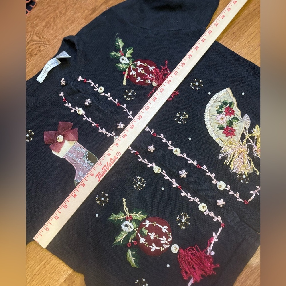 Vintage XL Christmas Sweater Black Beaded Embroidered  Flare Sleeves - Picture 11 of 13